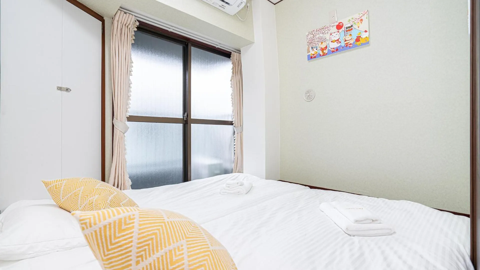 Shinjuku Convenience Hub: Steps from Shinokubo Station Apartment Tokyo 0*,
