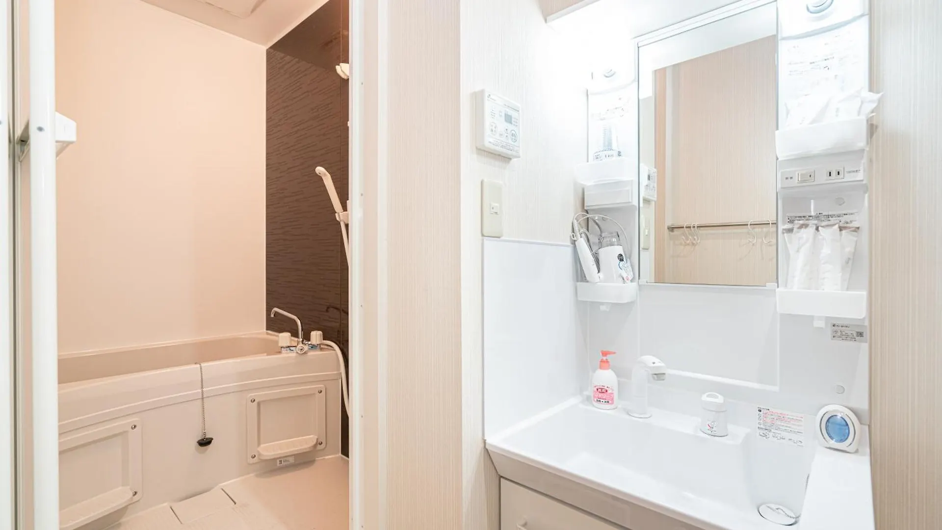 Shinjuku Convenience Hub: Steps from Shinokubo Station Apartment Tokyo