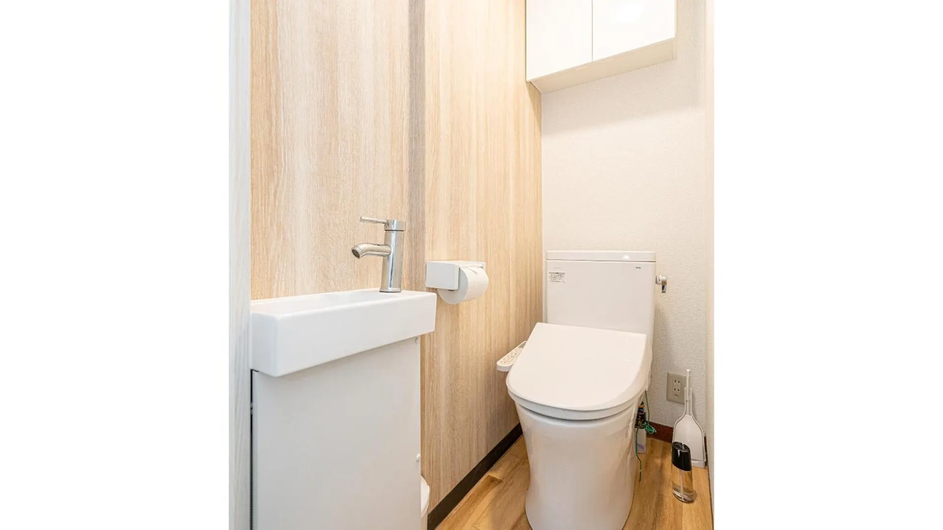 Shinjuku Convenience Hub: Steps from Shinokubo Station Apartment Tokyo