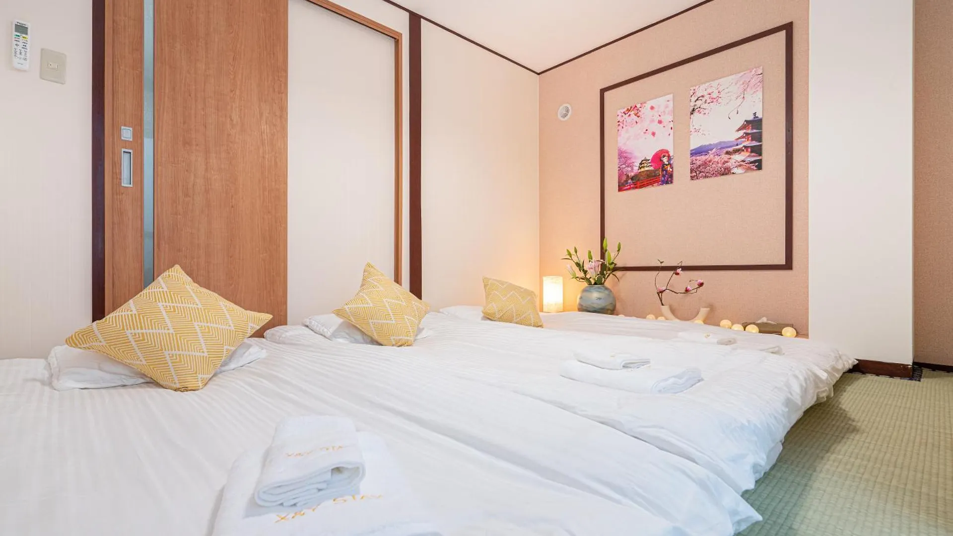 Shinjuku Convenience Hub: Steps from Shinokubo Station Apartment Tokyo 0*,