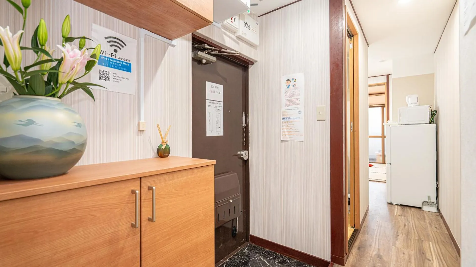 Shinjuku Convenience Hub: Steps from Shinokubo Station Apartment Tokyo 0*,  Japan